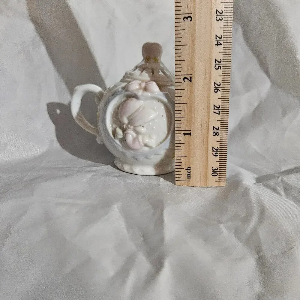 Preciou Monents Salt & Pepper Shakers Teapots set 1993 Bonnets